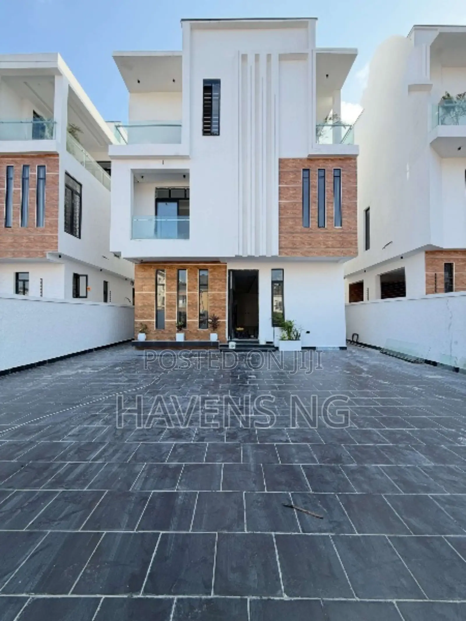 5bdrm Duplex in Osapa london for sale in Osapa london