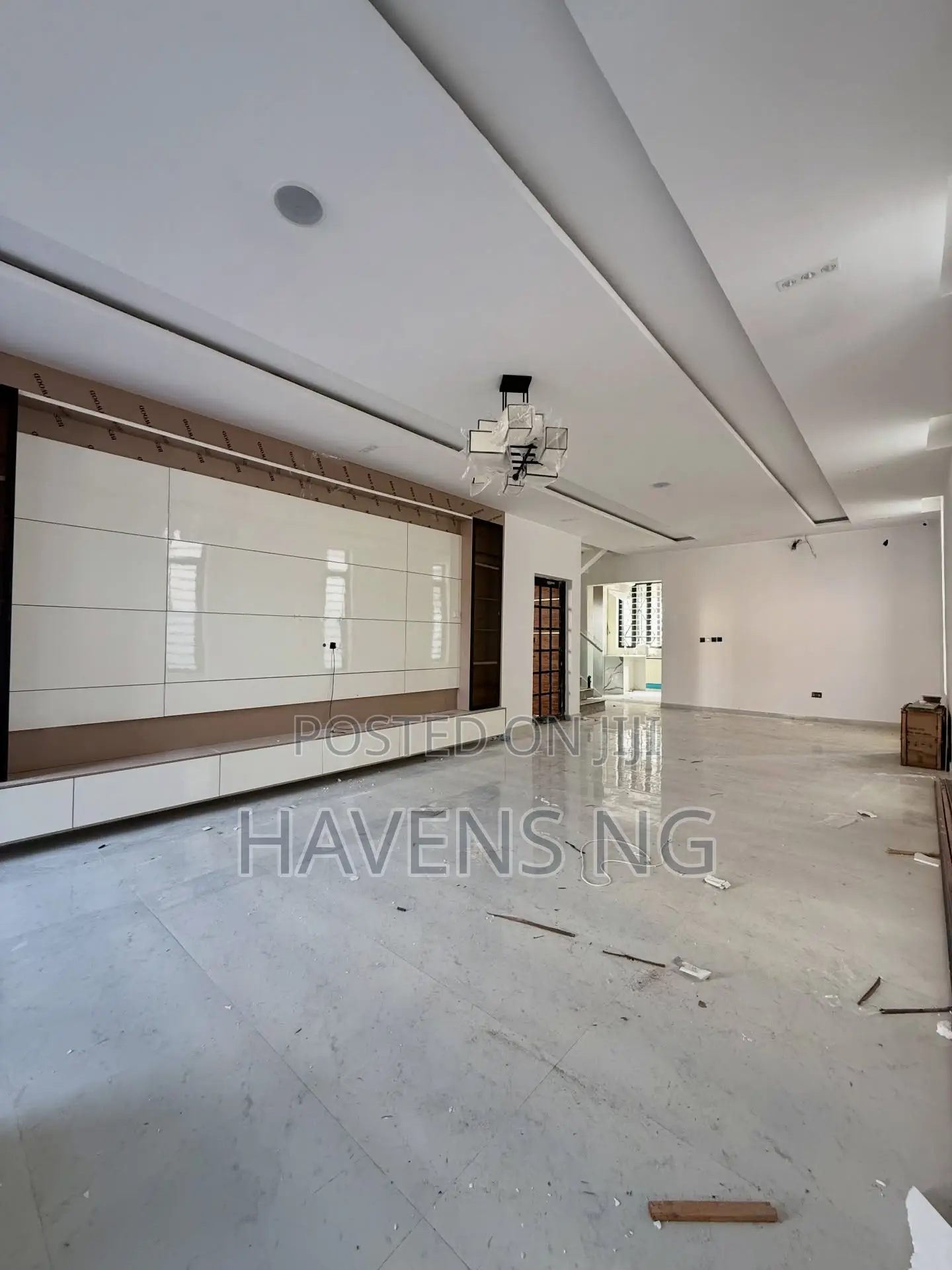 5bdrm Duplex in Osapa london for sale in Osapa london