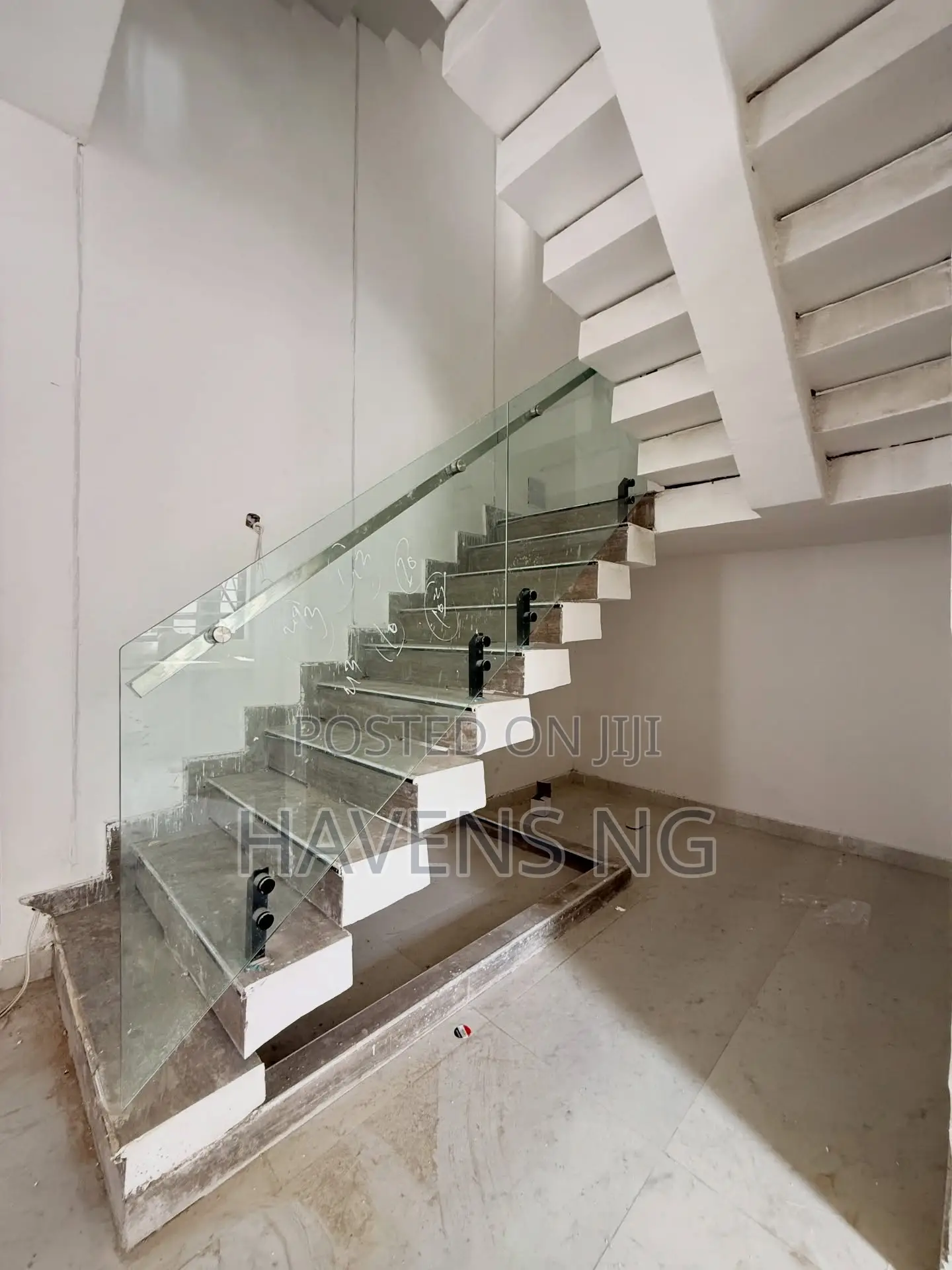 5bdrm Duplex in Osapa london for sale in Osapa london
