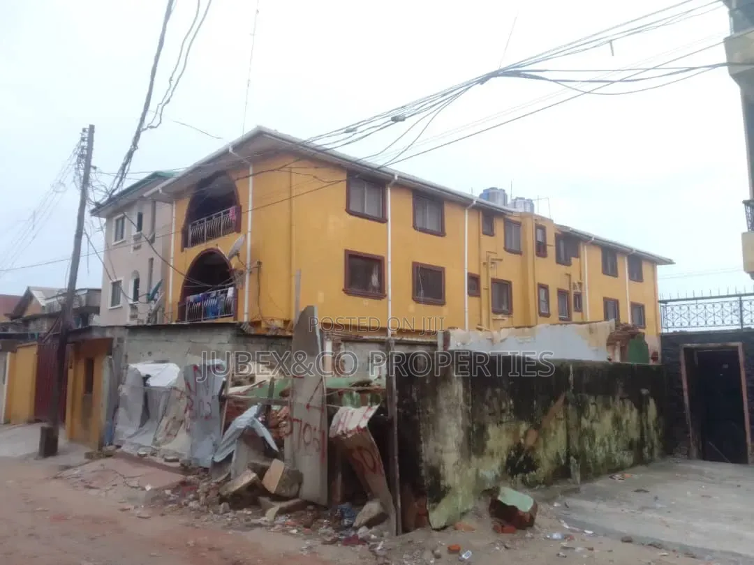 3bdrm Block of Flats in Tinubu Village for sale in Fadeyi