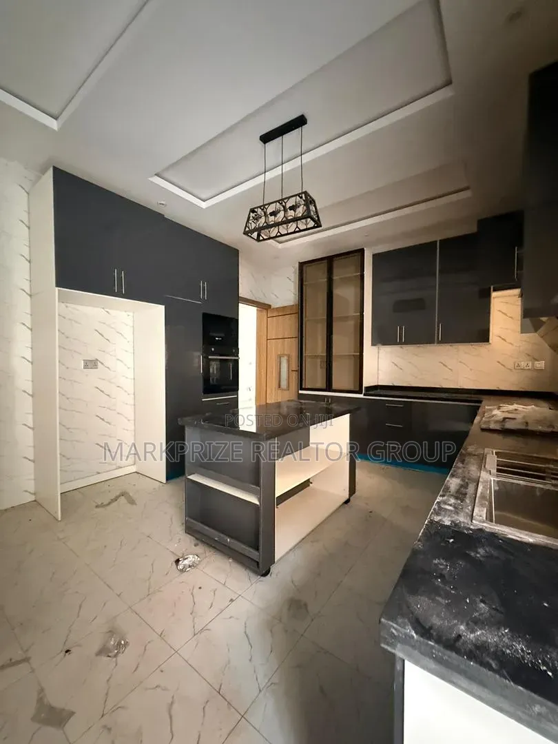 5bdrm Duplex in Magodo Phase 2 for sale in GRA Phase 2 Shangisha