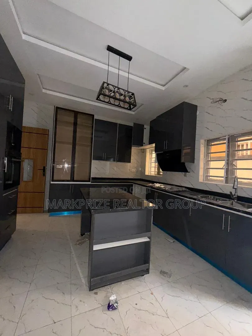 5bdrm Duplex in Magodo Phase 2 for sale in GRA Phase 2 Shangisha