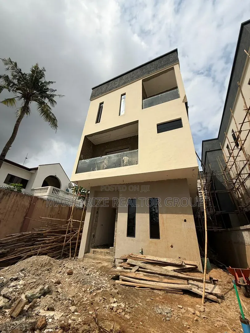 5bdrm Duplex in Magodo Phase 2 for sale in GRA Phase 2 Shangisha