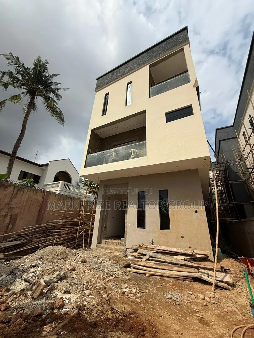 5bdrm Duplex in Magodo Phase 2 for sale in GRA Phase 2 Shangisha