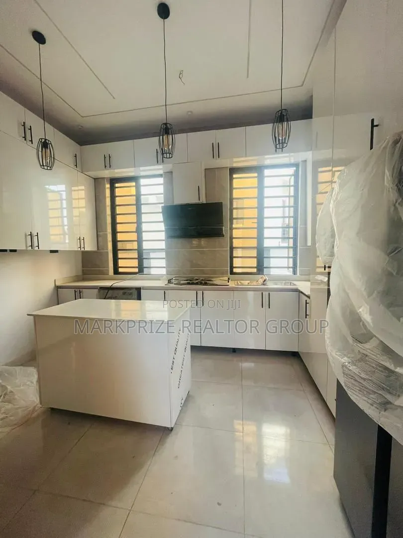6bdrm Duplex in Magodo Phase 2 for sale in GRA Phase 2 Shangisha