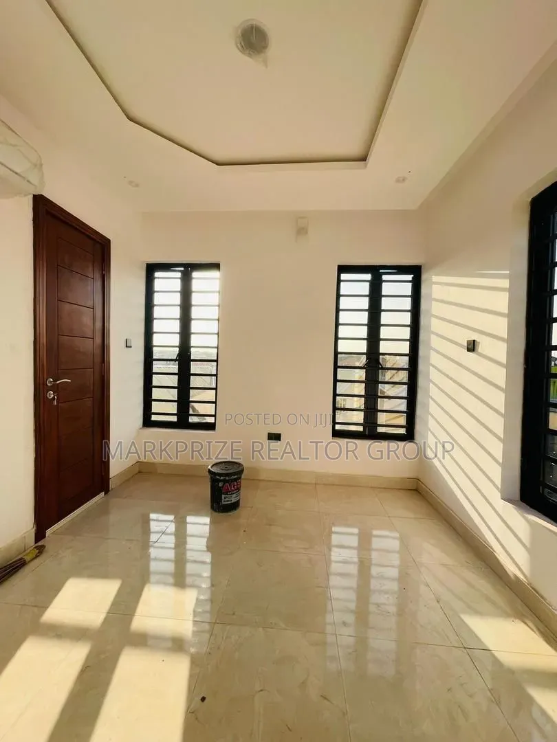 6bdrm Duplex in Magodo Phase 2 for sale in GRA Phase 2 Shangisha