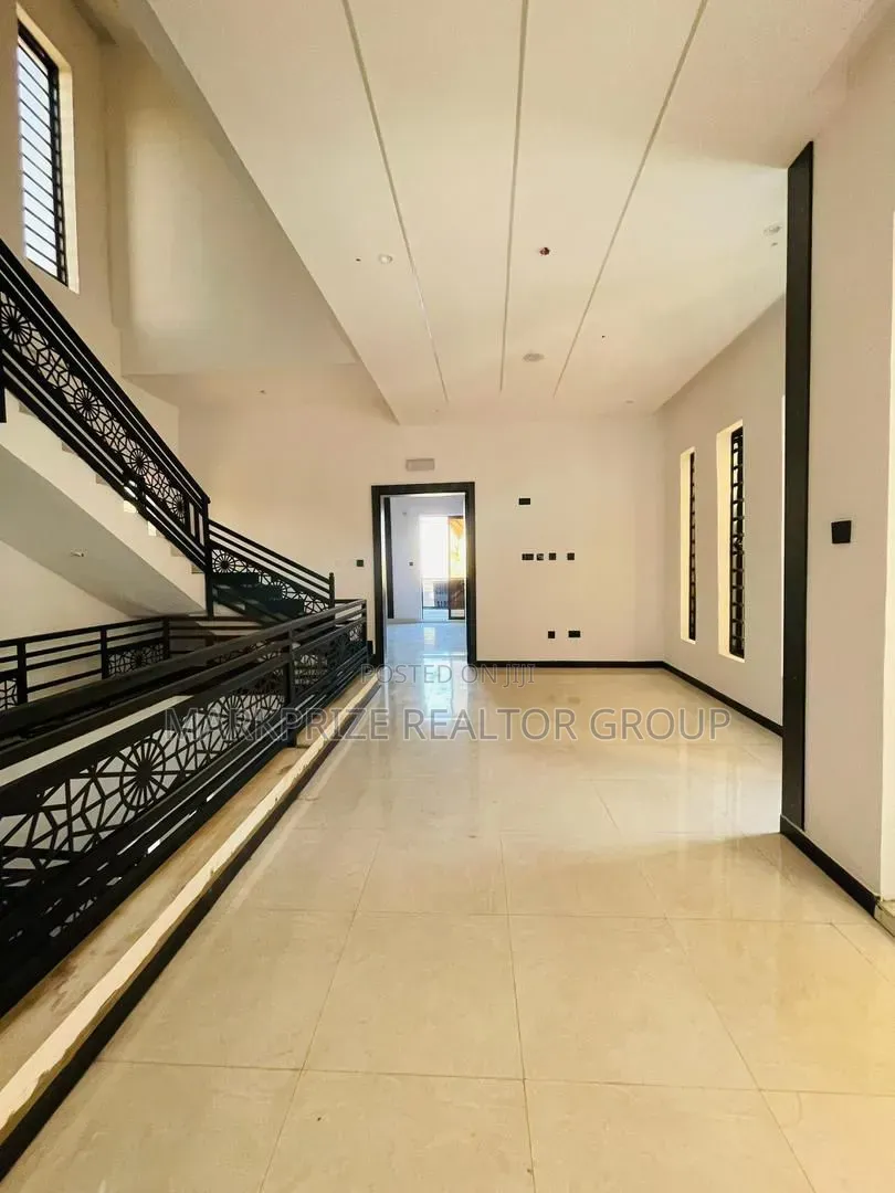 6bdrm Duplex in Magodo Phase 2 for sale in GRA Phase 2 Shangisha