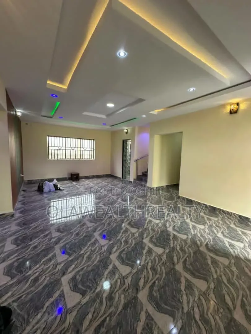 4bdrm Duplex in Okebadan Estate, Akobo for rent in Akobo
