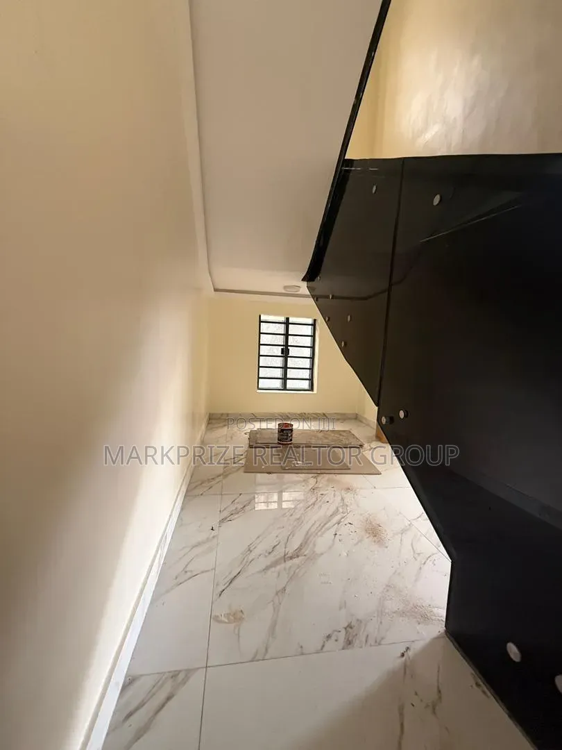 6bdrm Duplex in Magodo Phase 2 Lagos for sale in GRA Phase 2 Shangisha