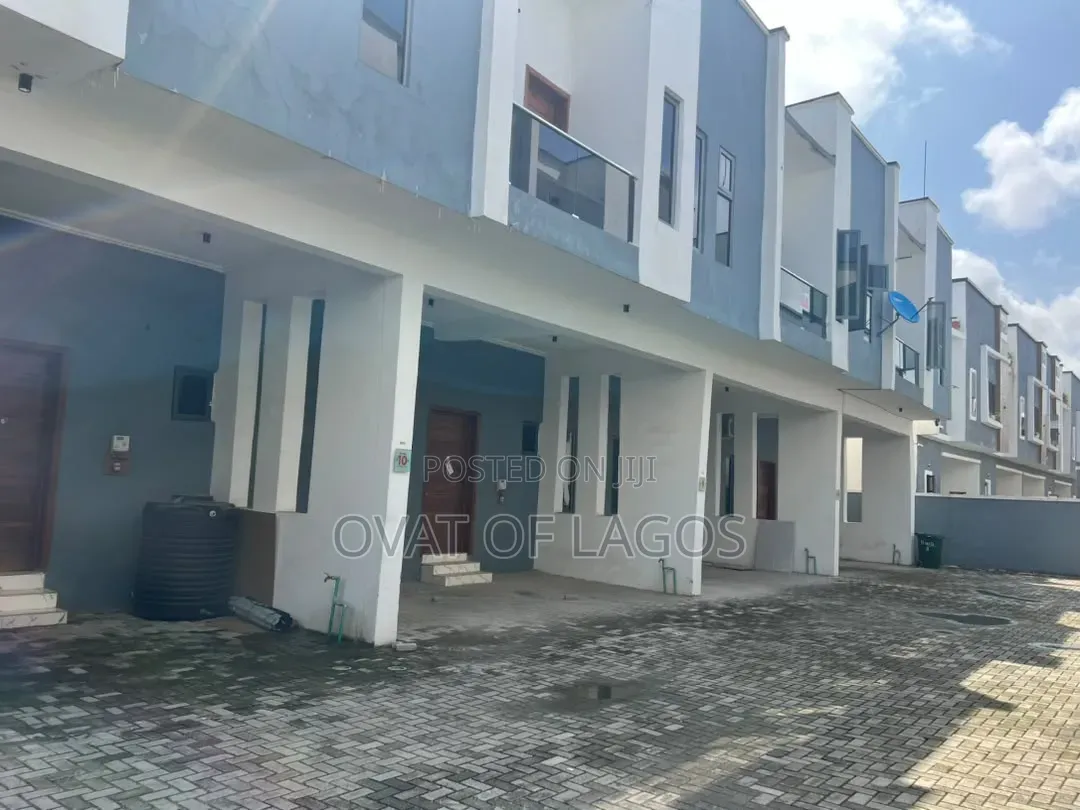 4bdrm Duplex in Ikota for rent in Ikota