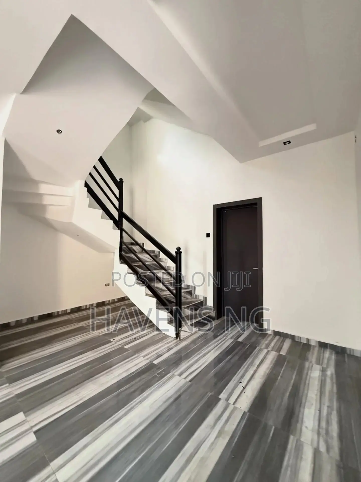 4bdrm Duplex in Chevron for sale in Chevron