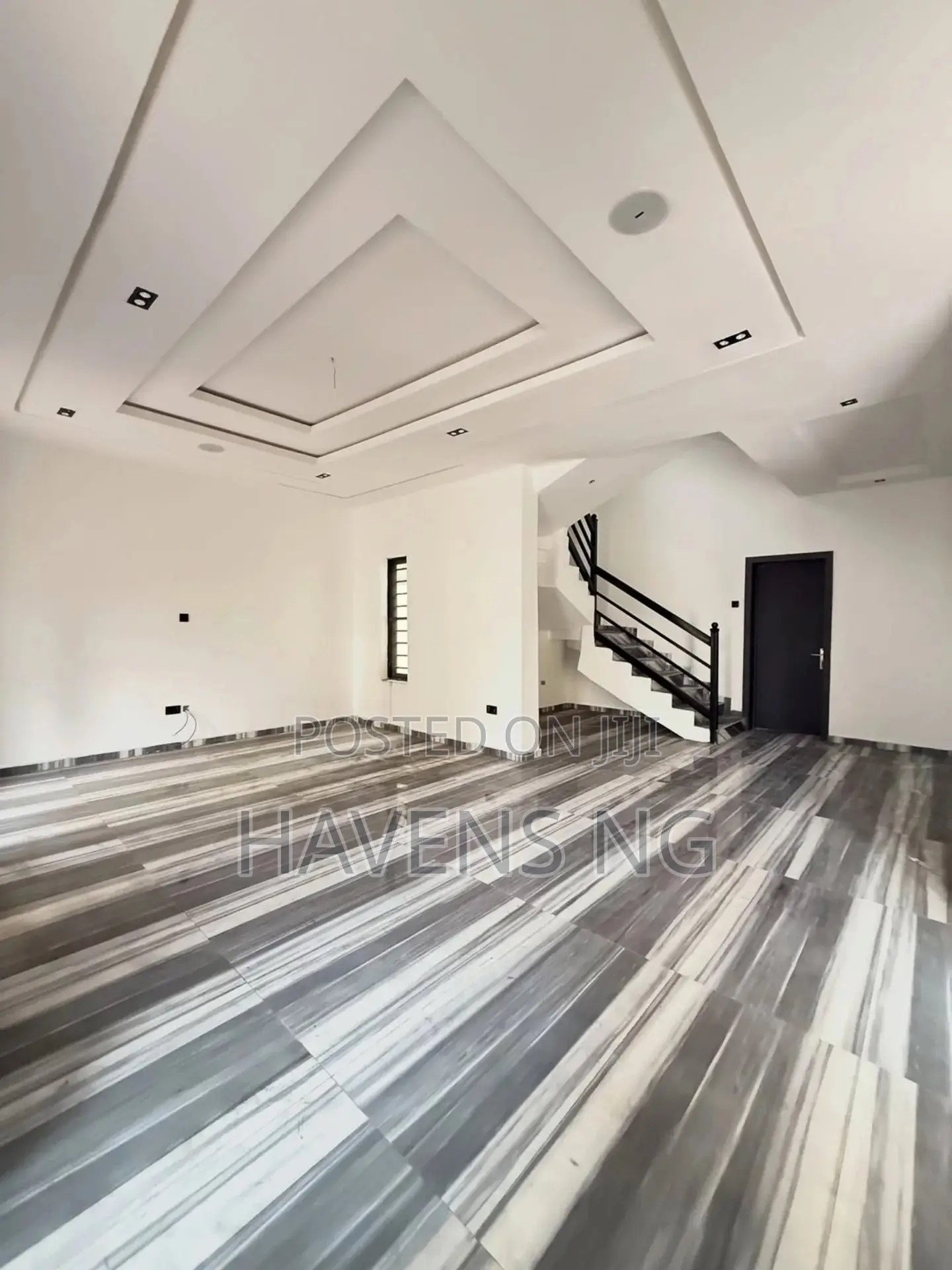 4bdrm Duplex in Chevron for sale in Chevron