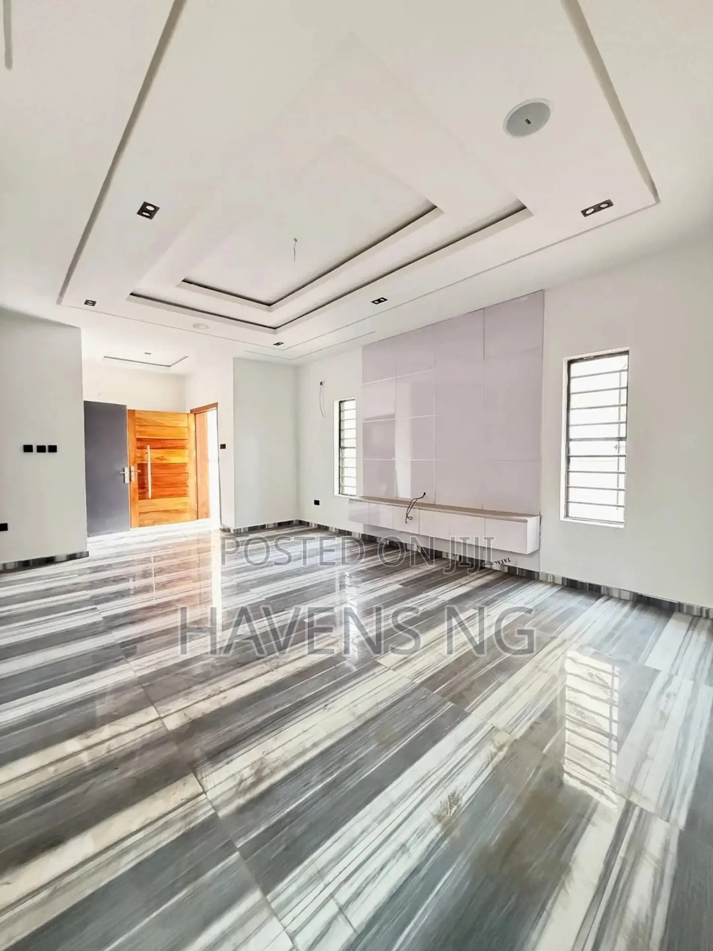 4bdrm Duplex in Chevron for sale in Chevron