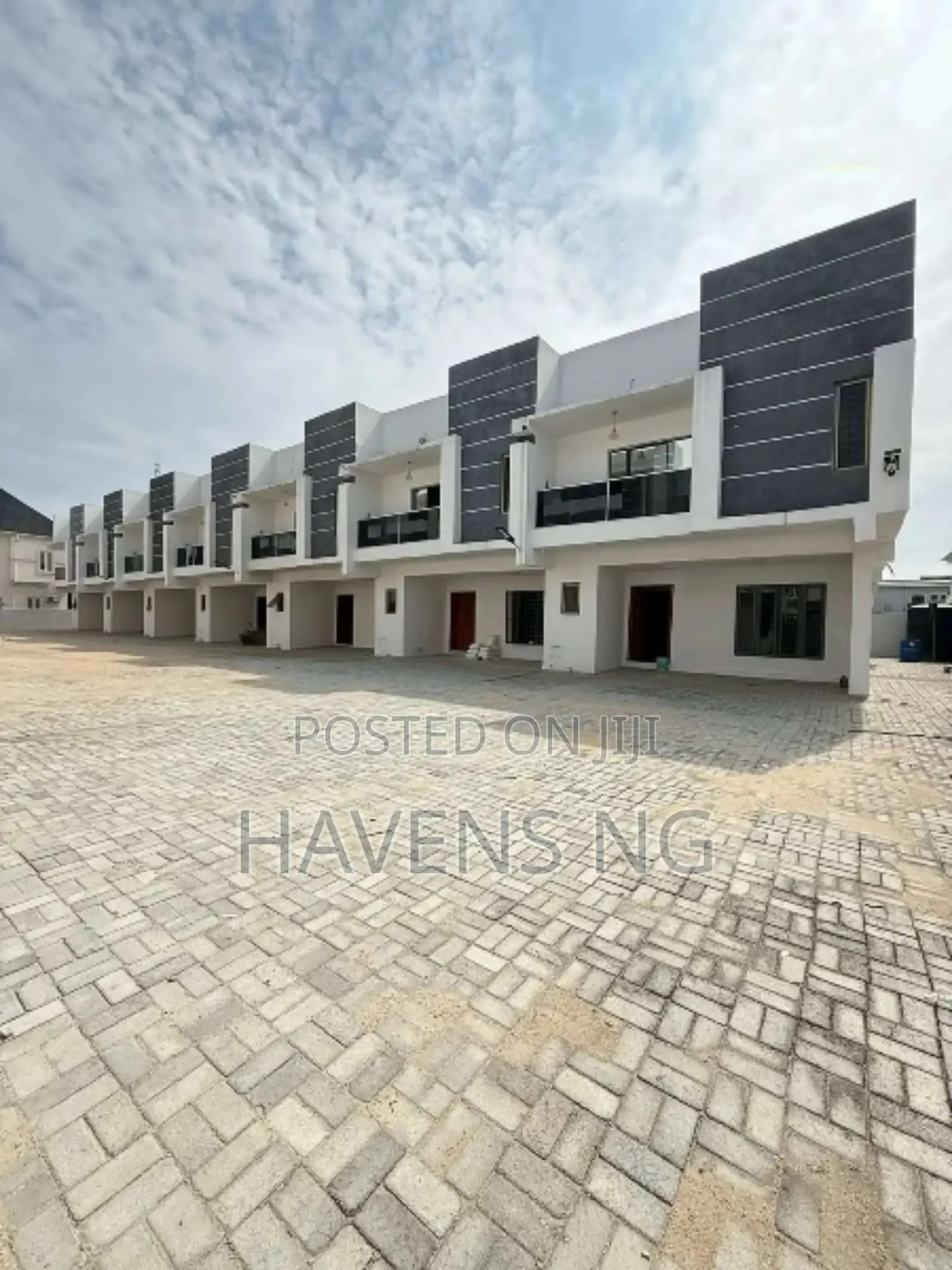 4bdrm Townhouse/Terrace In Lekki Phase 2 For Sale in Lekki Phase 2