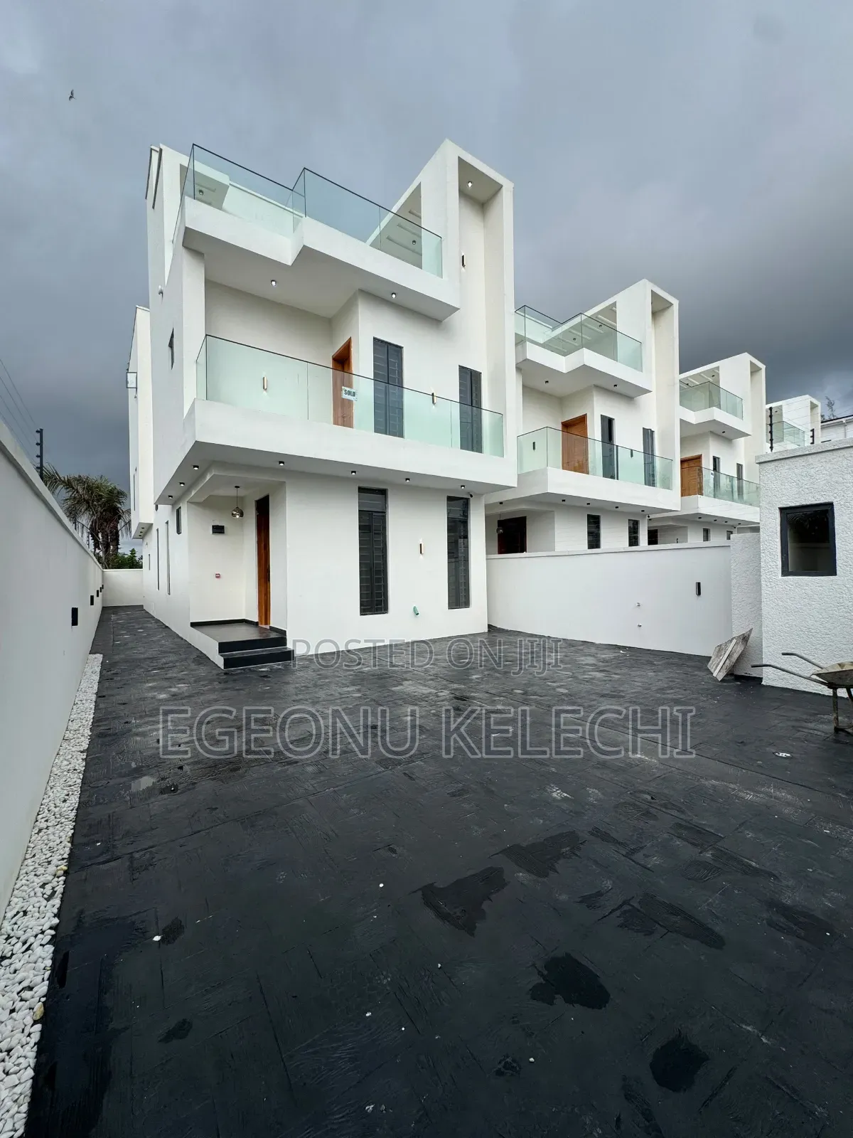 4bdrm Duplex in Ikota for sale in Ikota