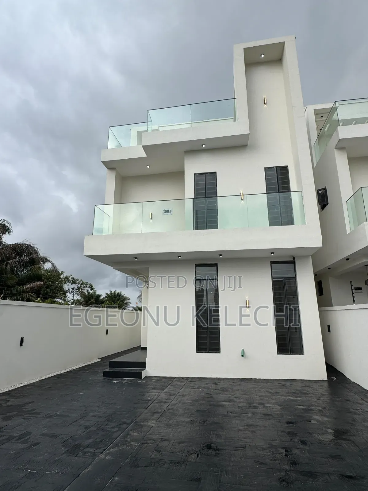 4bdrm Duplex in Ikota for sale in Ikota