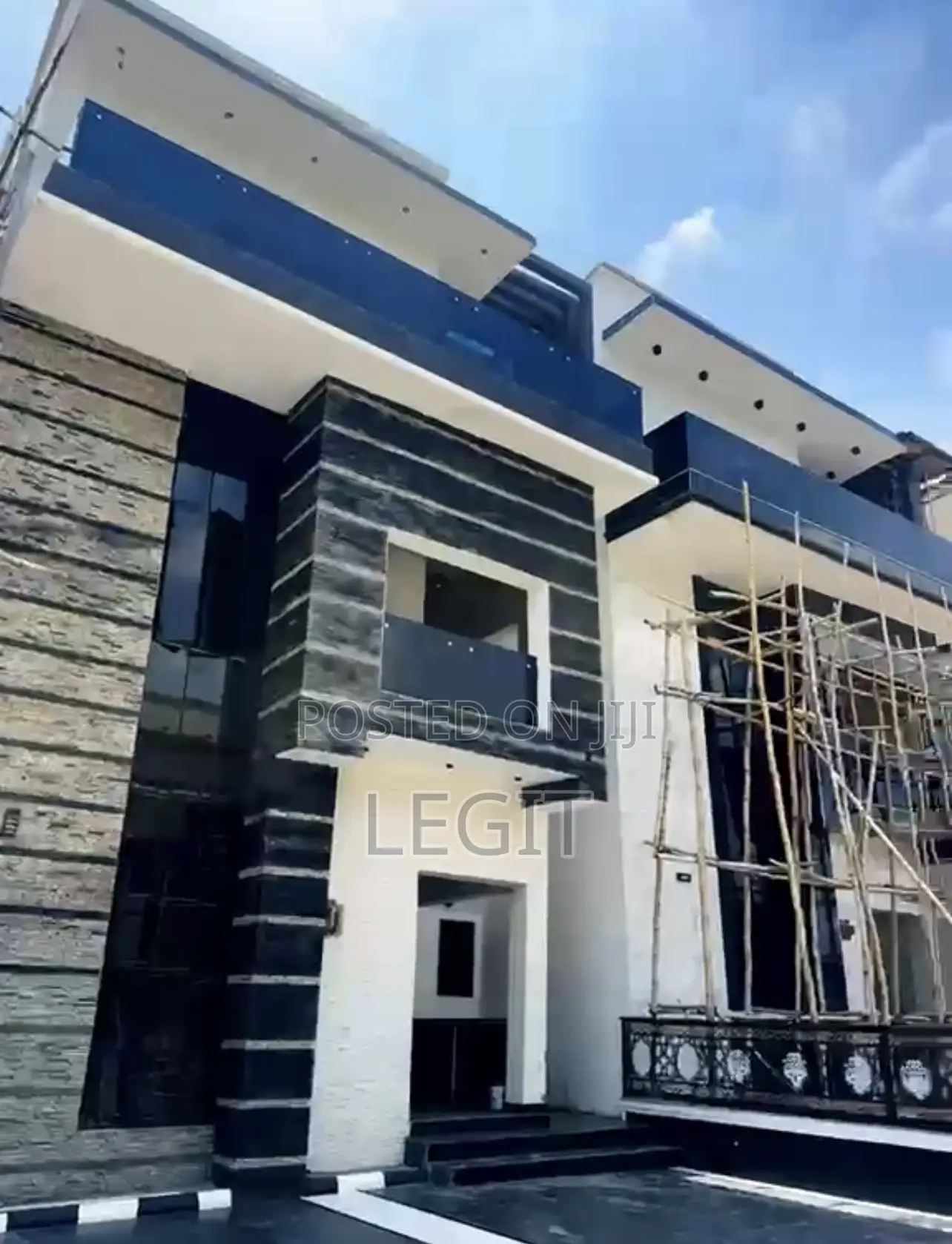 5 Bedroom Flat Semidetached in Durumi