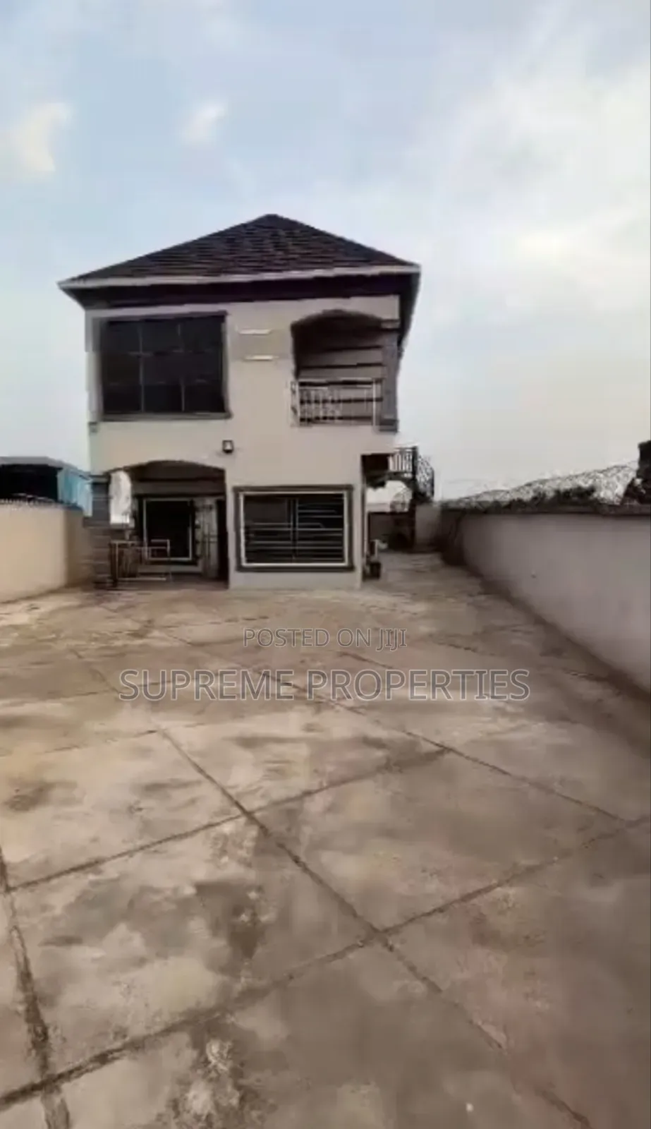 Commercial Building Facing Main Akobo-Basorun Express Road in Ibadan