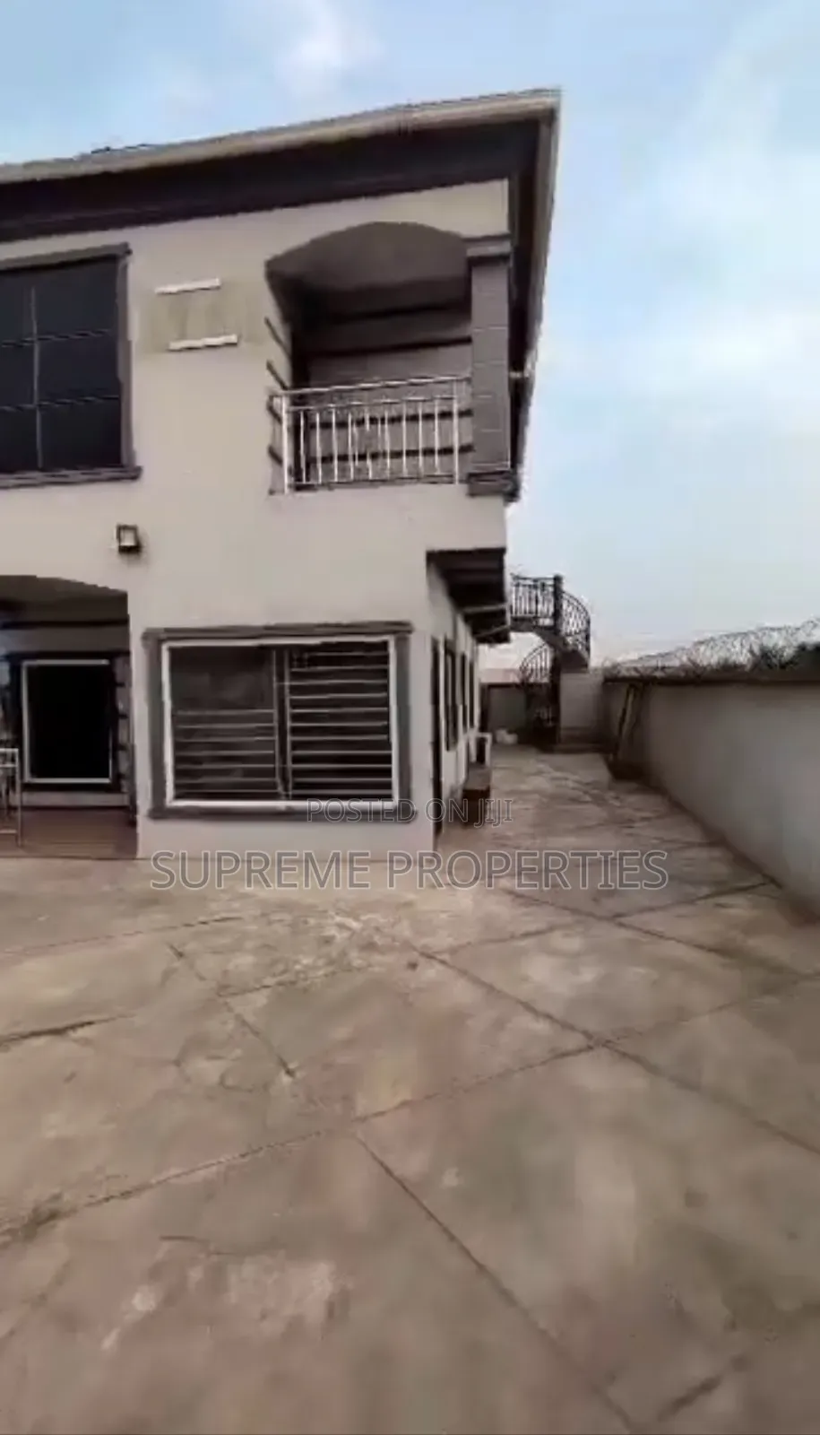 Commercial Building Facing Main Akobo-Basorun Express Road in Ibadan
