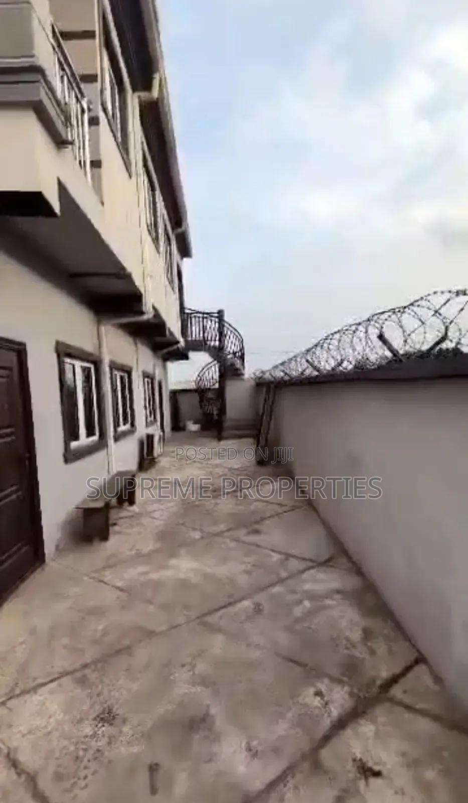 Commercial Building Facing Main Akobo-Basorun Express Road in Ibadan