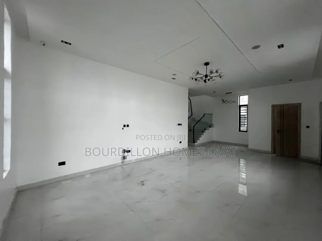 5bdrm Duplex in Orchid Lekki Lagos for sale in Lekki Expressway