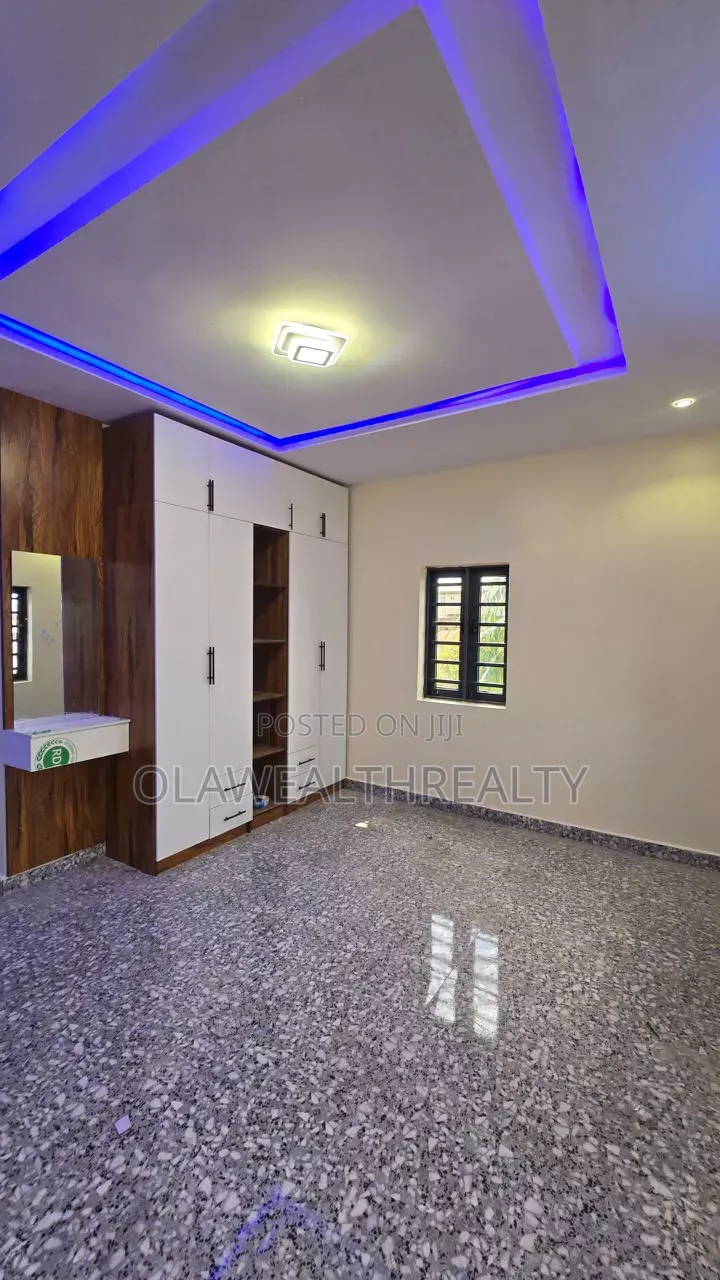 2bdrm Apartment in Omolayo Estate, Akobo for rent in Akobo