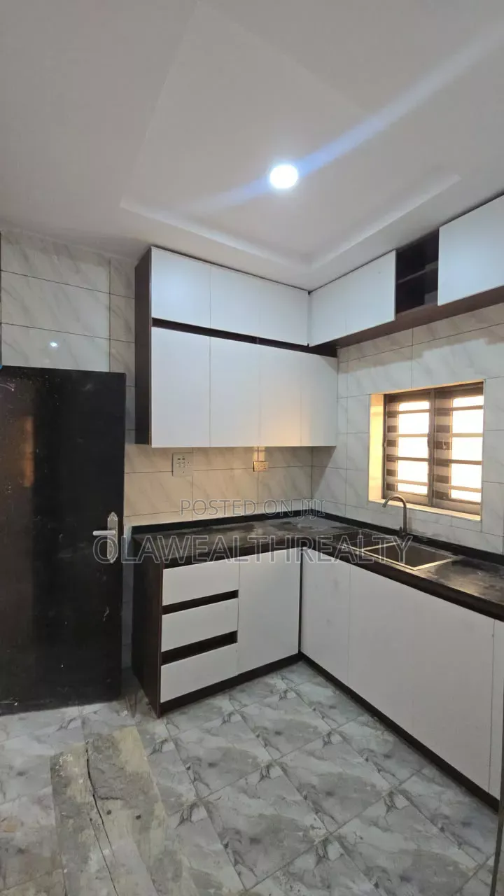 2bdrm Apartment in Omolayo Estate, Akobo for rent in Akobo