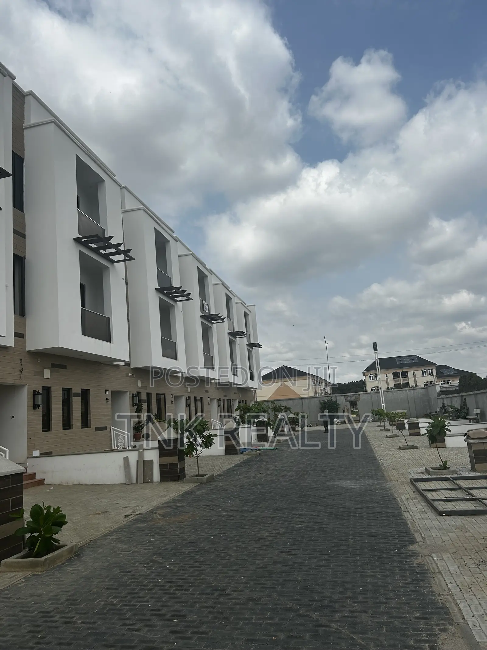Furnished 4bdrm Townhouse/Terrace in Jahi for sale in Jahi