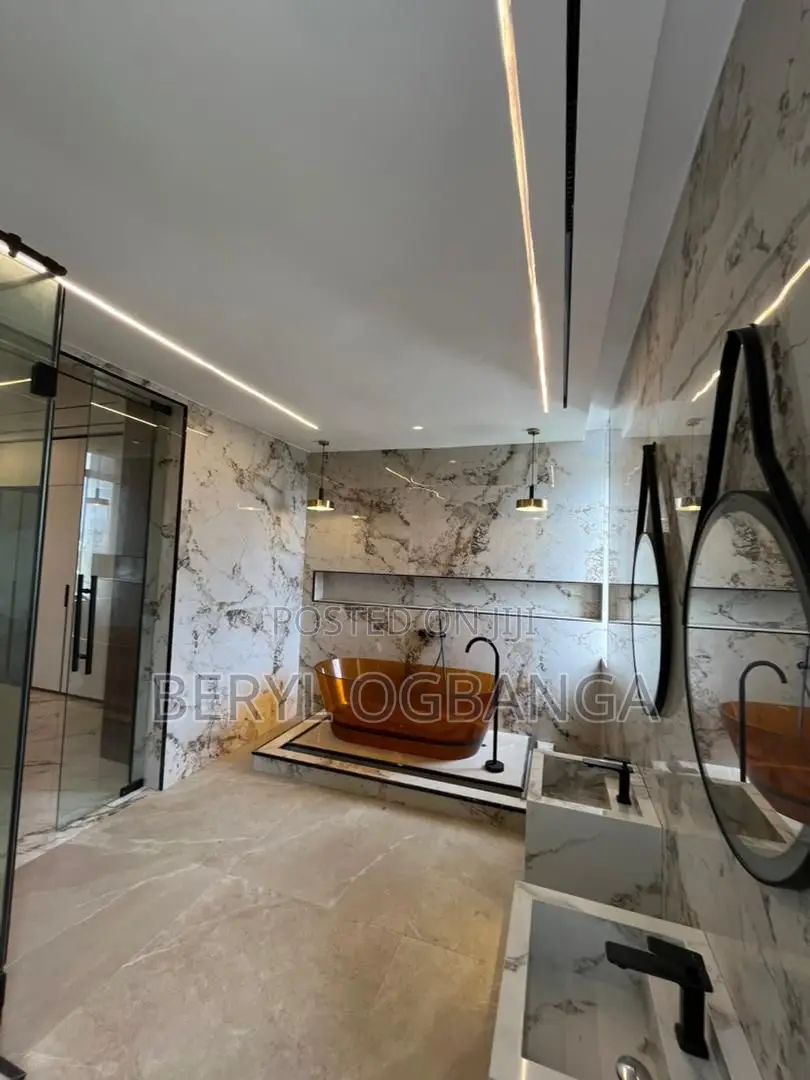 5bdrm Duplex in Lekki Phase 1 for sale in Lekki Phase 1