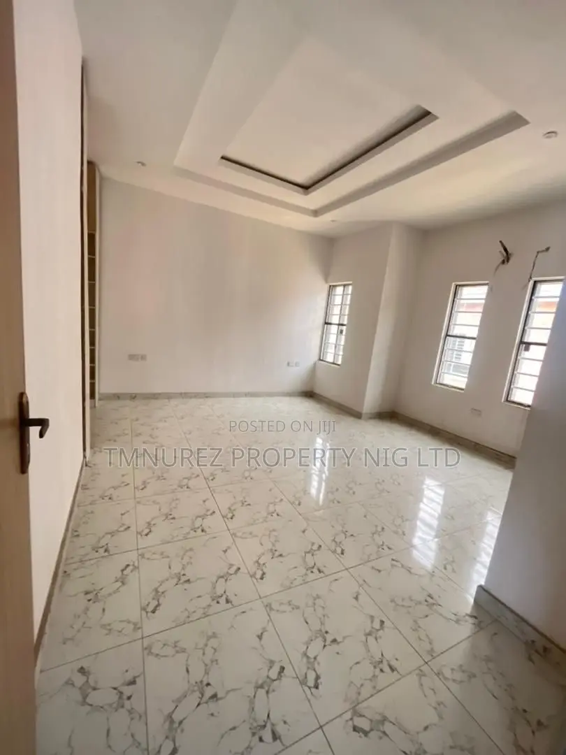 4bdrm Duplex in Orchid, Chevron for rent in Chevron