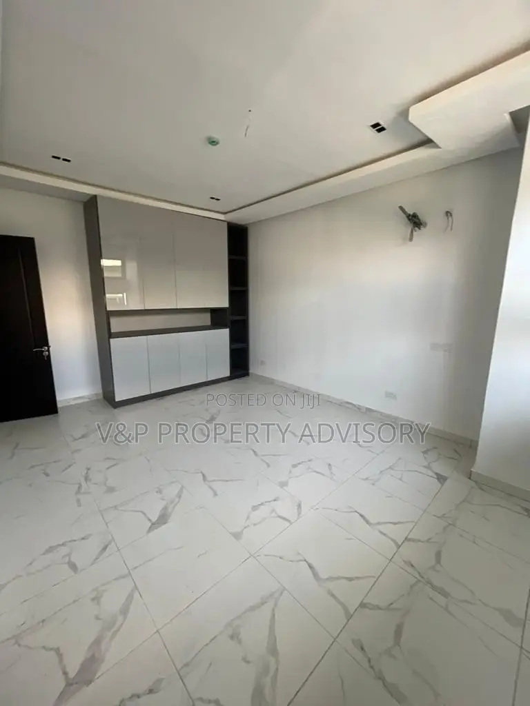 4bdrm Duplex in Orchid Road, Ikota for rent in Ikota