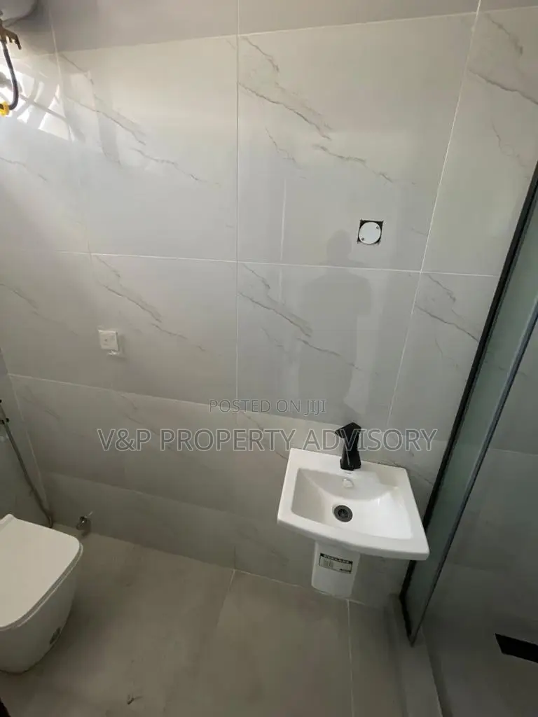 4bdrm Duplex in Orchid Road, Ikota for rent in Ikota