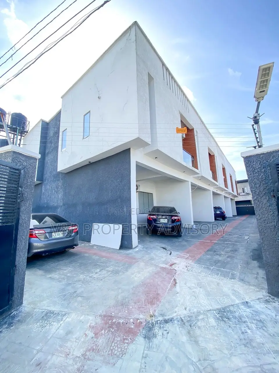 4bdrm Duplex in Orchid Road, Ikota for rent in Ikota