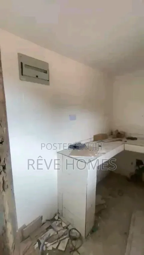2bdrm Block of Flats in Soluyi for rent in Soluyi