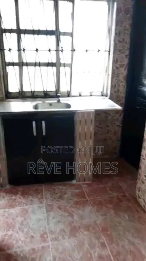 3bdrm Block of Flats in Soluyi for rent in Soluyi