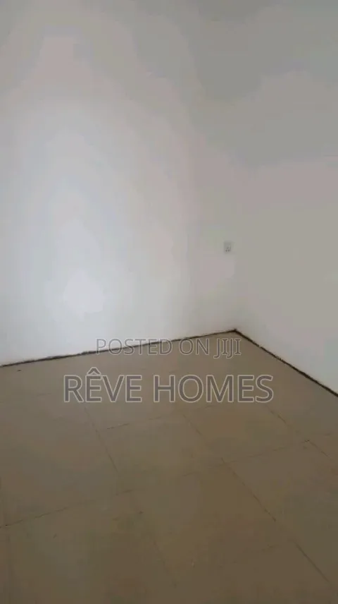 3bdrm Block of Flats in Soluyi for rent in Soluyi