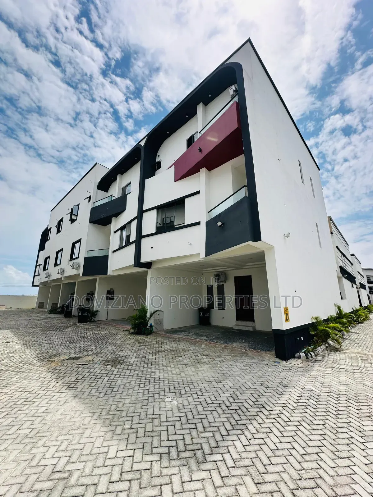 4bdrm Duplex in Ikota for rent in Ikota