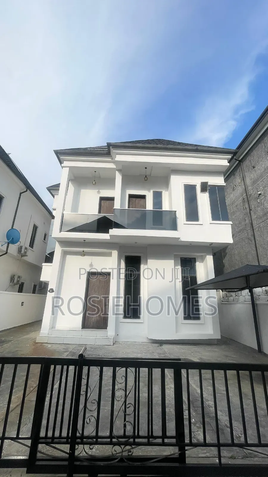 4bdrm Duplex in Chevron for rent in Chevron