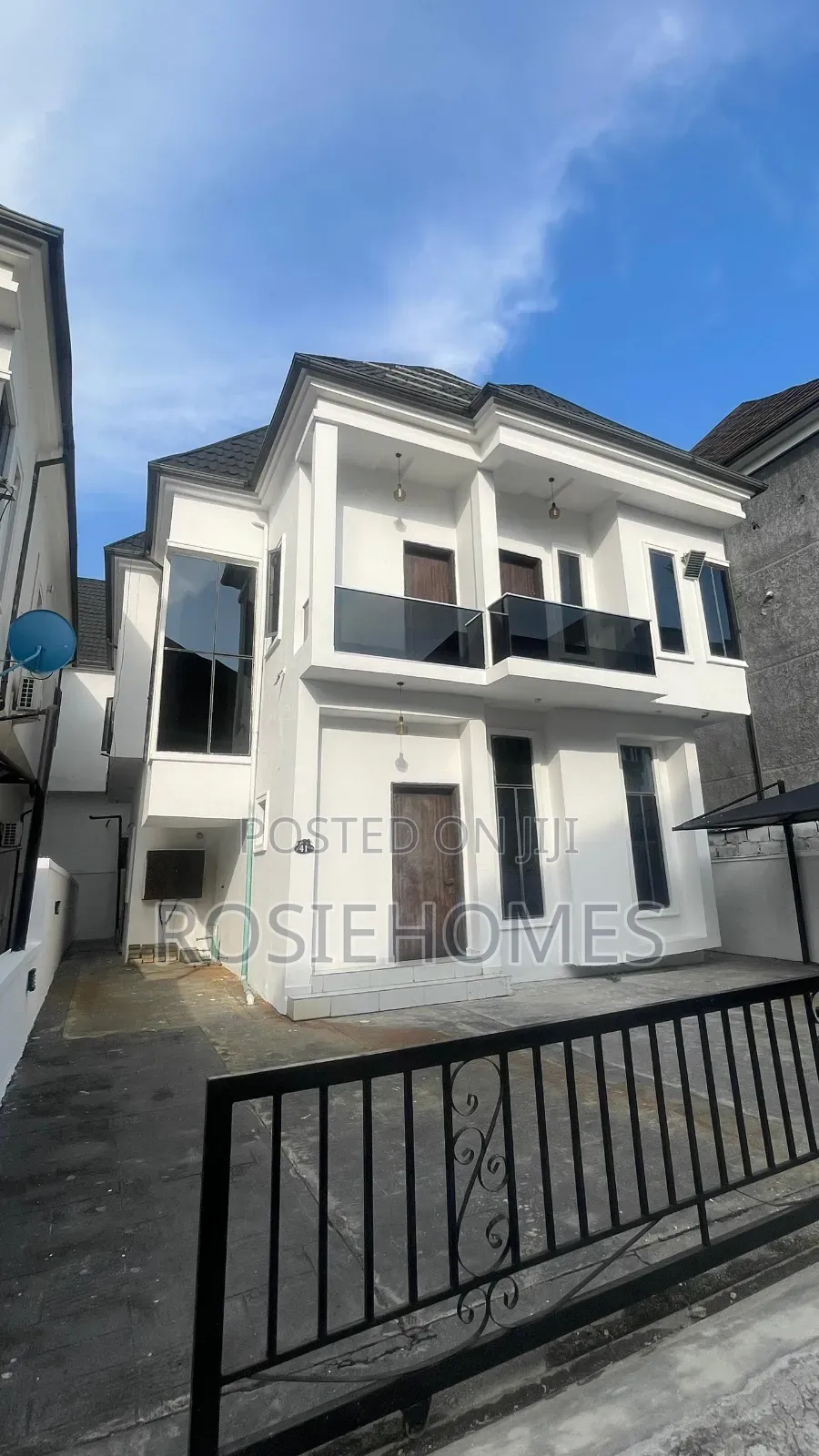 4bdrm Duplex in Chevron for rent in Chevron
