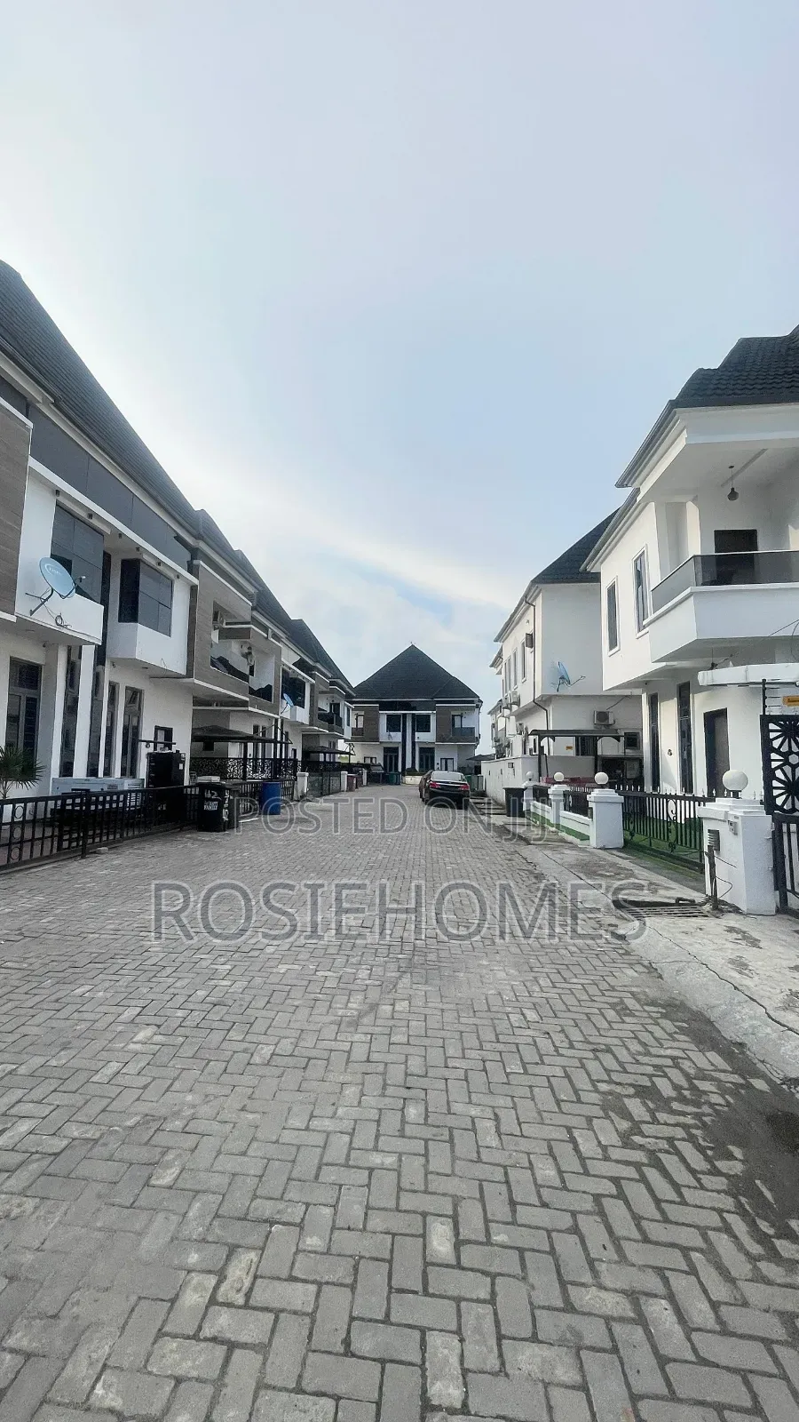 4bdrm Duplex in Chevron for rent in Chevron