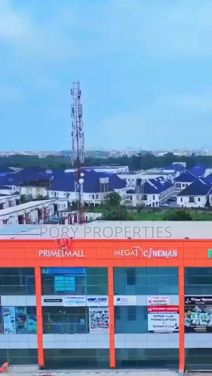 Prime Multipurpose Mall For Sale in Chevron