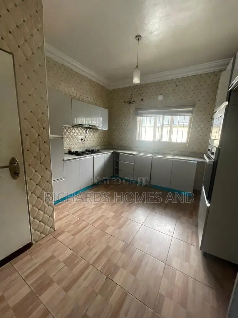 4bdrm Duplex in Lekki Phase 1 for rent in Lekki Phase 1