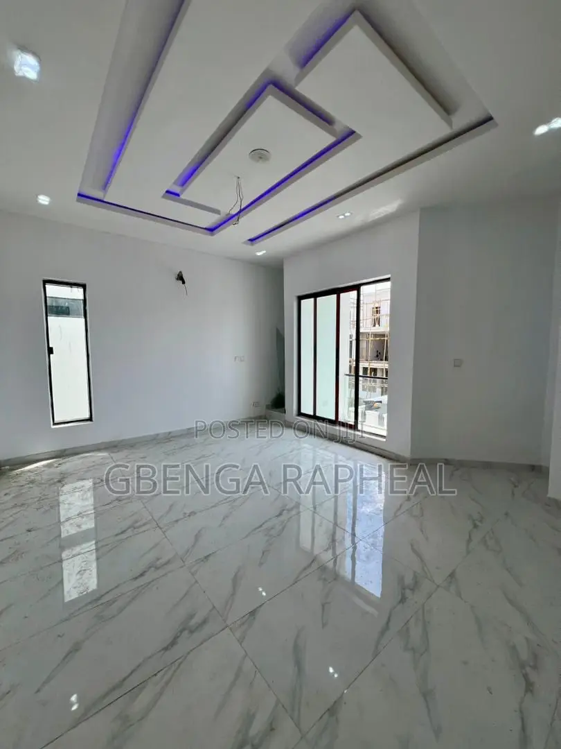 5bdrm Duplex in Chevron Lekki, Lagos State for sale in Lagos State