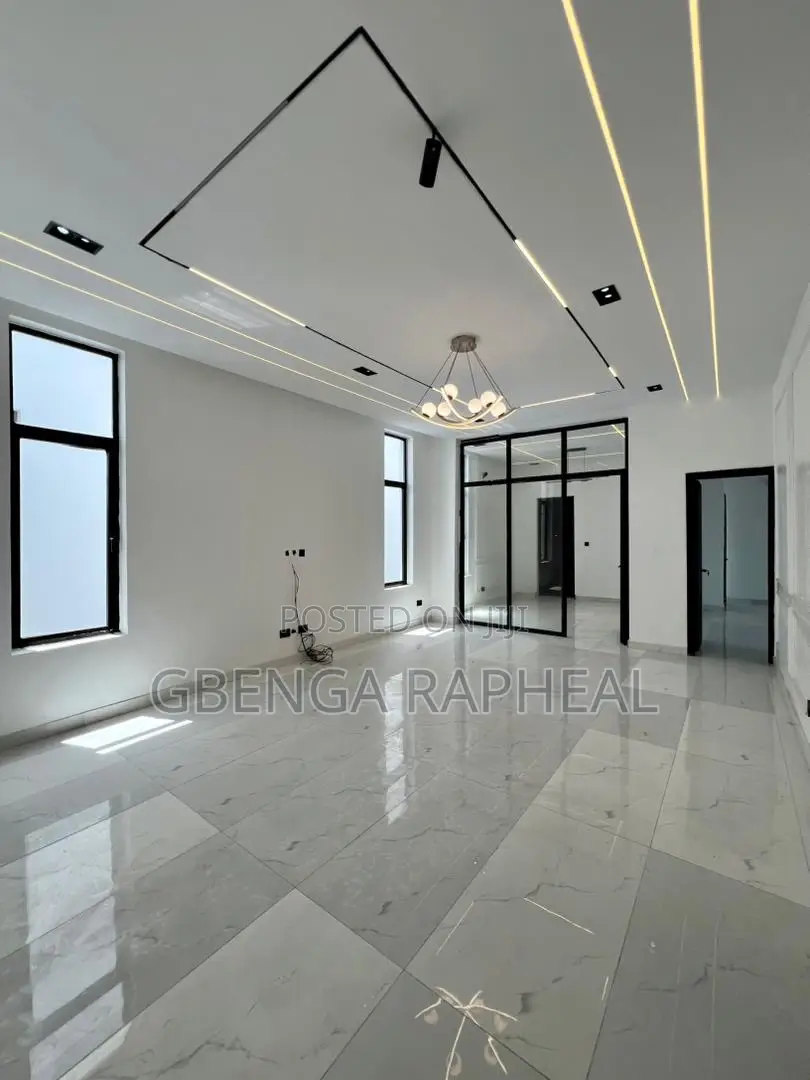 4bdrm Duplex in Chevron, Lekki for sale in Lekki