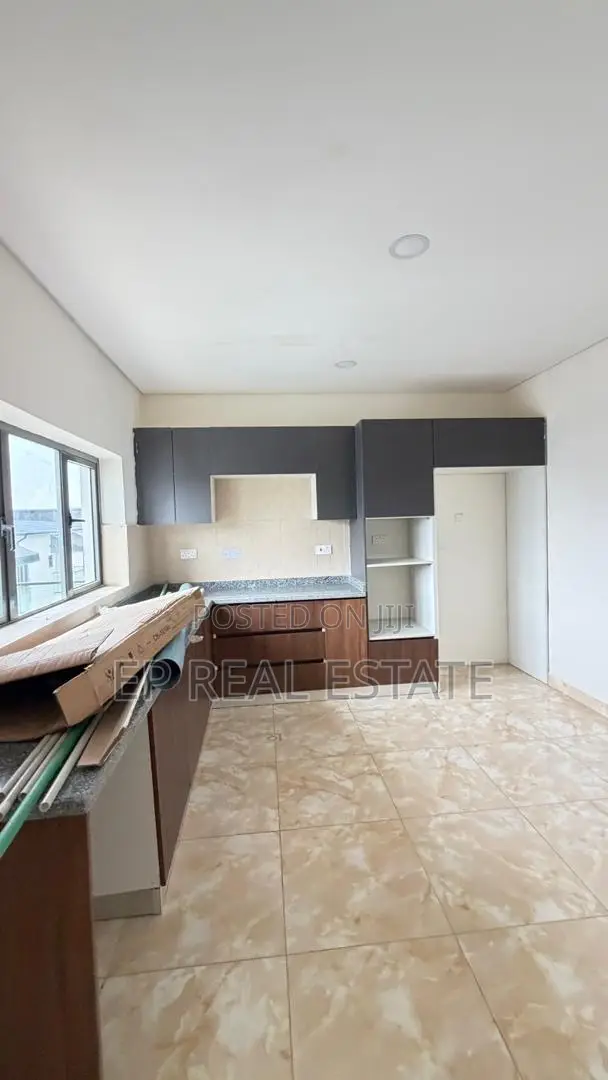5bdrm Duplex in Wuye for sale in Wuye