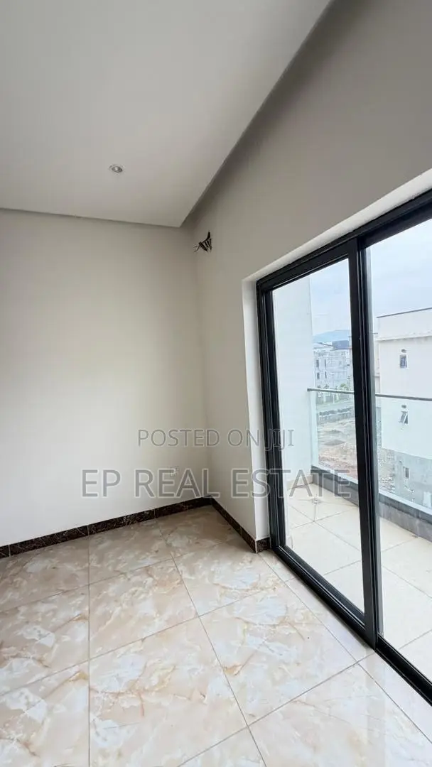 5bdrm Duplex in Wuye for sale in Wuye
