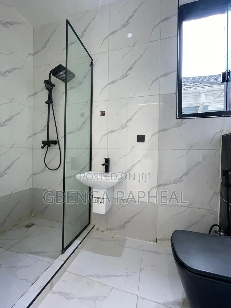 2bdrm Block of Flats in Ikate for sale in Ikate