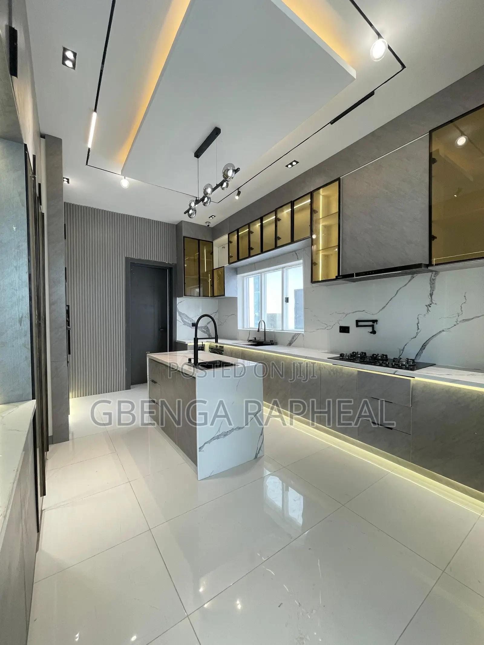 5bdrm House in Lekki Phase One for sale in Lekki