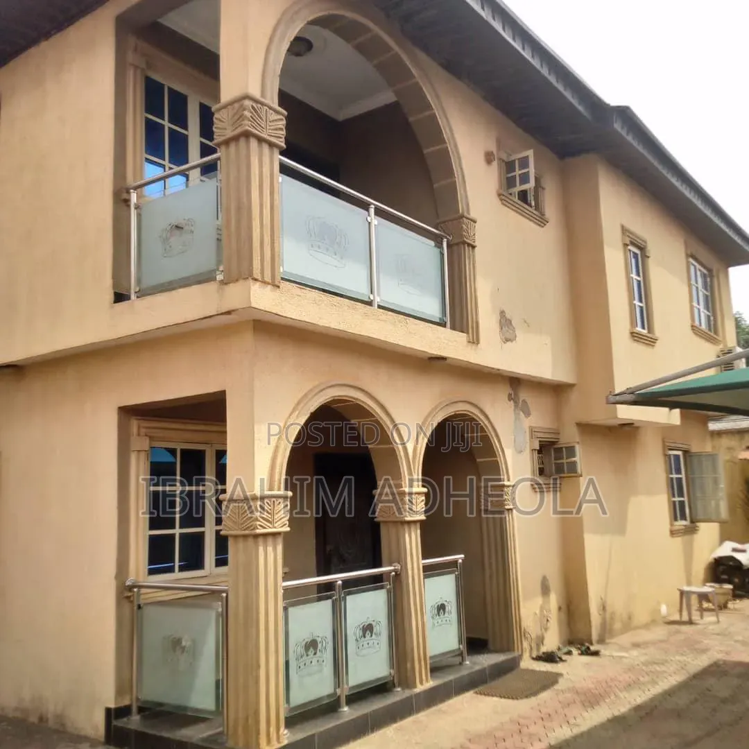 5bdrm Duplex in Isokan Estate Agric for sale in Agric