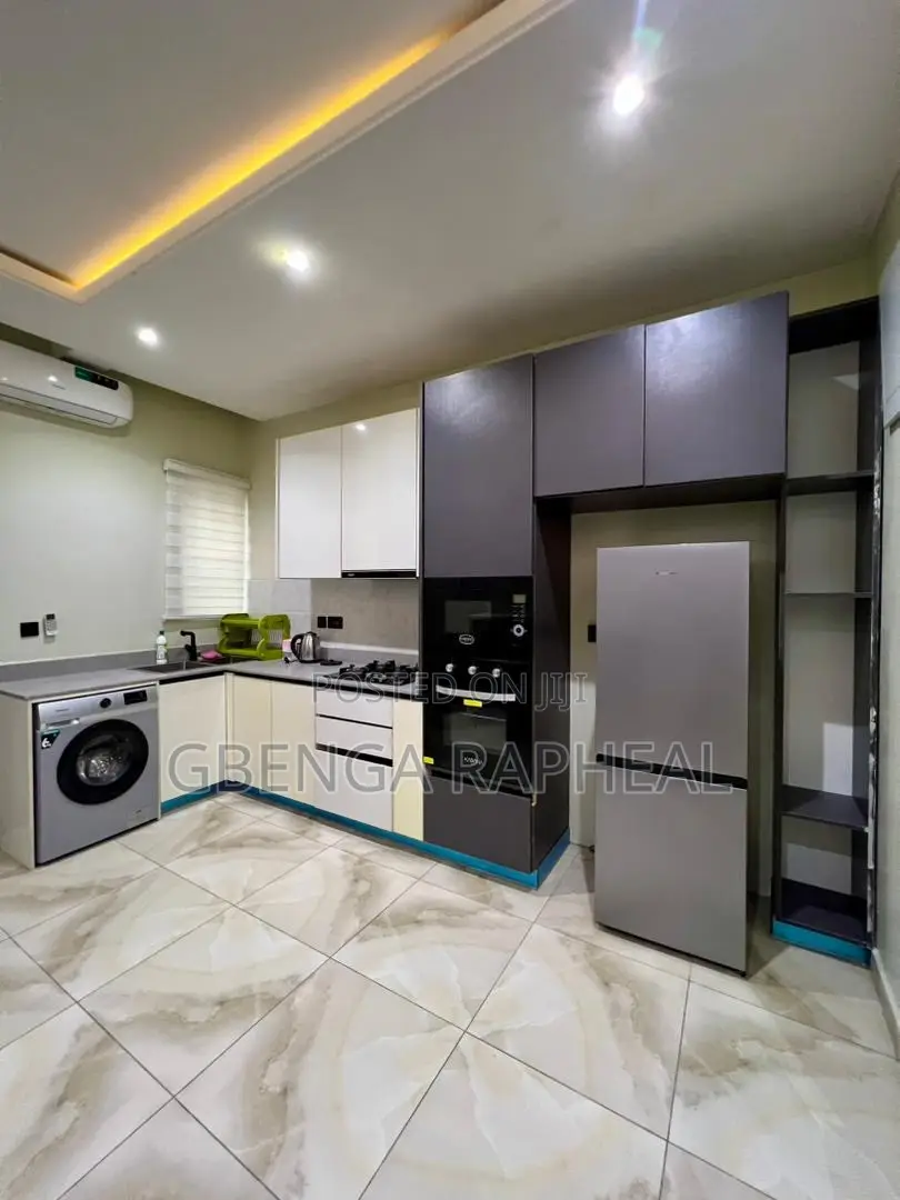 2bdrm Penthouse in Lekki Phase One for sale in Lekki